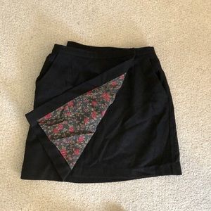 🌻The Limited sz6 black lined wrap skirt🌻